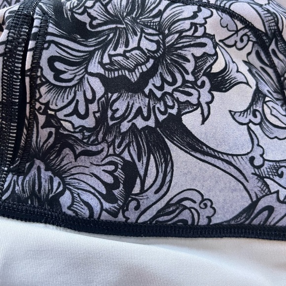 Lululemon Womens high rise crop leggings tights Sz 10 black gray floral - Picture 6 of 8